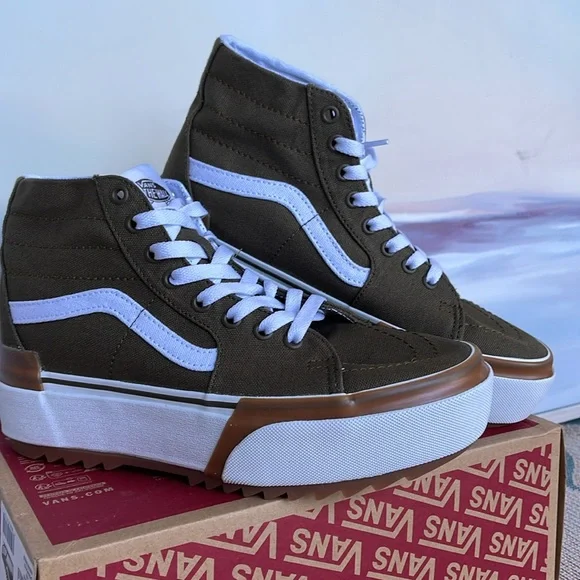 Vans WMNS Sk8-Hi Tapered
Canvas Dark Olive
VN0005U2D0L
Platforms Sneakers - Picture 6 of 16